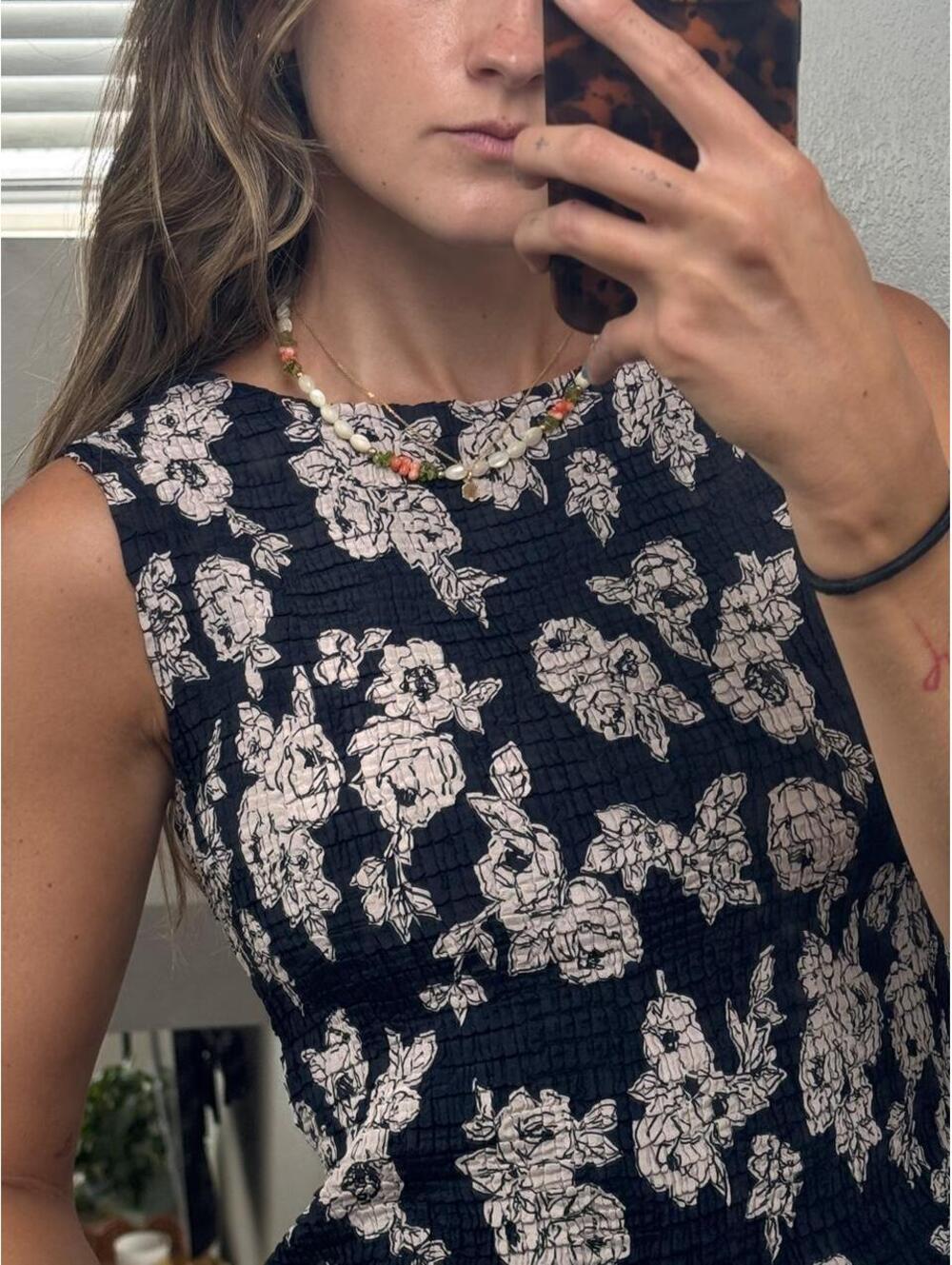 Vintage white and black floral accordion top #floral #cropped